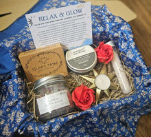 Load image into Gallery viewer, Relax &amp; Glow Bath Time Giftset www.karmaripon.co.uk