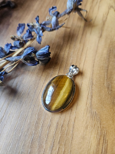 Tiger Eye Pendant set in 925 Silver www.karmaripon.co.uk