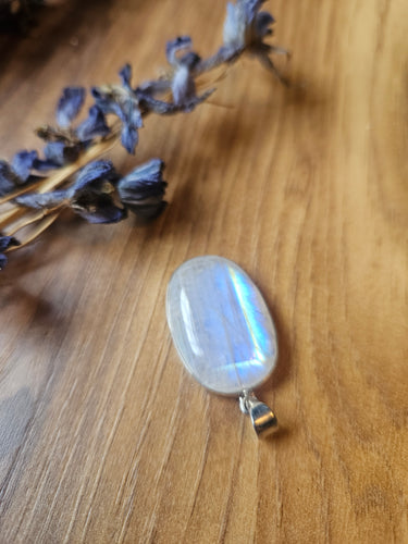 Moonstone Pendant www.karmaripon.co.uk