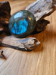 Labradorite Palm Stone www.karmaripon.co.uk