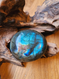 Labradorite Palm Stone www.karmaripon.co.uk