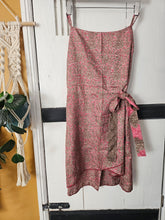Load image into Gallery viewer, Short Market Dress UK 12-14
