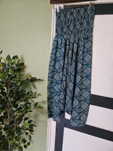 Load image into Gallery viewer, Yoga Pants www.karmaripon.co.uk