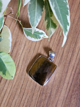 Load image into Gallery viewer, Tigers Eye pendant www.karmaripon.co.uk