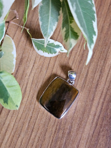 Tigers Eye pendant www.karmaripon.co.uk