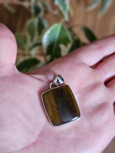 Tigers Eye pendant www.karmaripon.co.uk