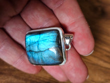 Load image into Gallery viewer, Labradorite pendant www.karmaripon.co.uk