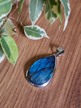 Load image into Gallery viewer, Labradorite pendant www.karmaripon.co.uk