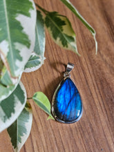 Load image into Gallery viewer, Labradorite pendant www.karmaripon.co.uk