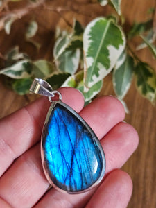 Labradorite pendant www.karmaripon.co.uk
