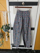Load image into Gallery viewer, Moti Block Print Cotton Trousers