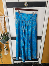 Load image into Gallery viewer, Sari Fisherman Trousers ww.karmaripon.co.uk