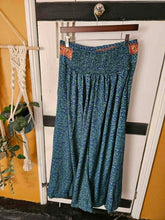 Load image into Gallery viewer, Hippy Daze yoga/Meditation Trousers UK 8-14 www.karmaripon.co.uk