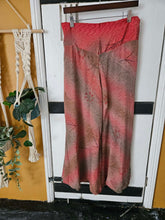 Load image into Gallery viewer, Hippy Daze yoga/Meditation Trousers UK 8-14 www.karmaripon.co.uk