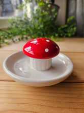 Load image into Gallery viewer, Mushroom ash catcher www.karmaripon.co.uk