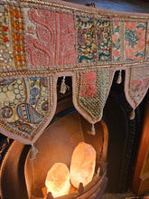 Load image into Gallery viewer, Touran www.karmaripon.co.uk