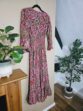 Load image into Gallery viewer, Pink Toned Safed Dress www.karmaripon.co.uk