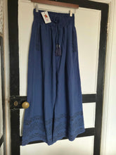 Load image into Gallery viewer, Tanvi dark blue Jute Trousers www.karmaripon.co.uk