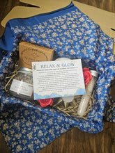 Load image into Gallery viewer, Relax &amp; Glow Bath Time Giftset www.karmaripon.co.uk