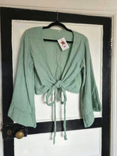 Load image into Gallery viewer, Jute Butterfly Top www.karmaripon.co.uk