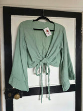 Load image into Gallery viewer, Jute Butterfly Top www.karmaripon.co.uk