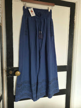 Load image into Gallery viewer, Tanvi dark blue Jute Trousers www.karmaripon.co.uk