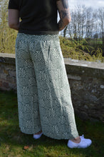 Load image into Gallery viewer, Fishermen pants www.karmaripon.co.uk