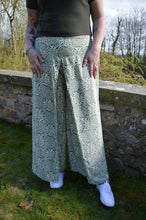 Load image into Gallery viewer, Fishermen pants www.karmaripon.co.uk