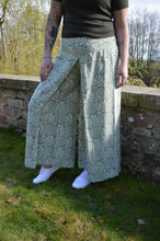 Load image into Gallery viewer, Fishermen pants www.karmaripon.co.uk