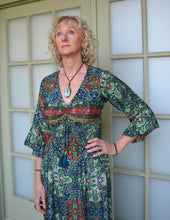 Load image into Gallery viewer, Laal Dress www.karmaripon.co.uk
