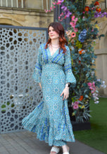 Load image into Gallery viewer, Safed Dress www.karmaripon.co.uk