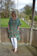 Load image into Gallery viewer, Flowy Pocket top UK Size 16+ www.karmaripon.co.uk