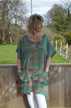 Load image into Gallery viewer, Flowy Pocket top UK Size 16+ www.karmaripon.co.uk