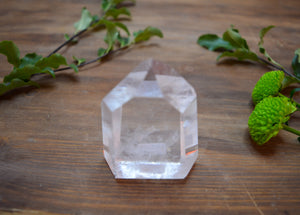 Quartz Crystal Point www.karmaripon.co.uk