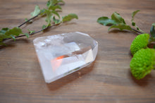 Load image into Gallery viewer, Quartz Crystal Point www.karmaripon.co.uk