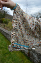 Load image into Gallery viewer, Boho Sleeve Sari Butterfly Top UK 14-18 Size L www.karmaripon.co.uk