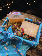 Load image into Gallery viewer, Boho Baubles Giftset, Handmade christmas decorations www.karmaripon.co.uk