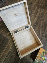 Load image into Gallery viewer, Small Wooden Mushroom Boxes