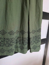 Load image into Gallery viewer, Tanvi dark blue Jute Trousers www.karmaripon.co.uk