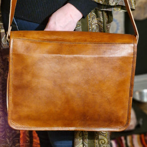 Rustic Tan Leather Small Messenger Bag www.karmaripon.co.uk