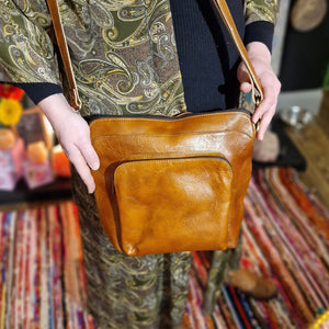 Ladies tan leather handbag www.karmaripon.co.uk