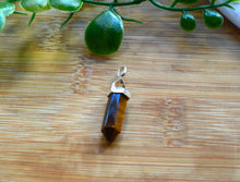 Load image into Gallery viewer, Tiger Eye point pendant set in 925 Silver