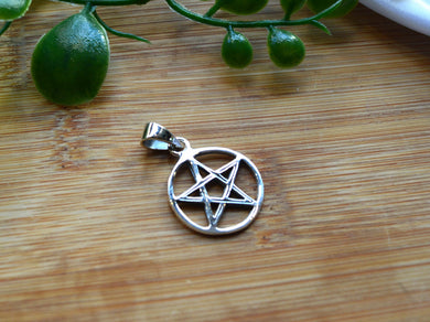 Pentacle Pendant www.karmaripon.co.uk 